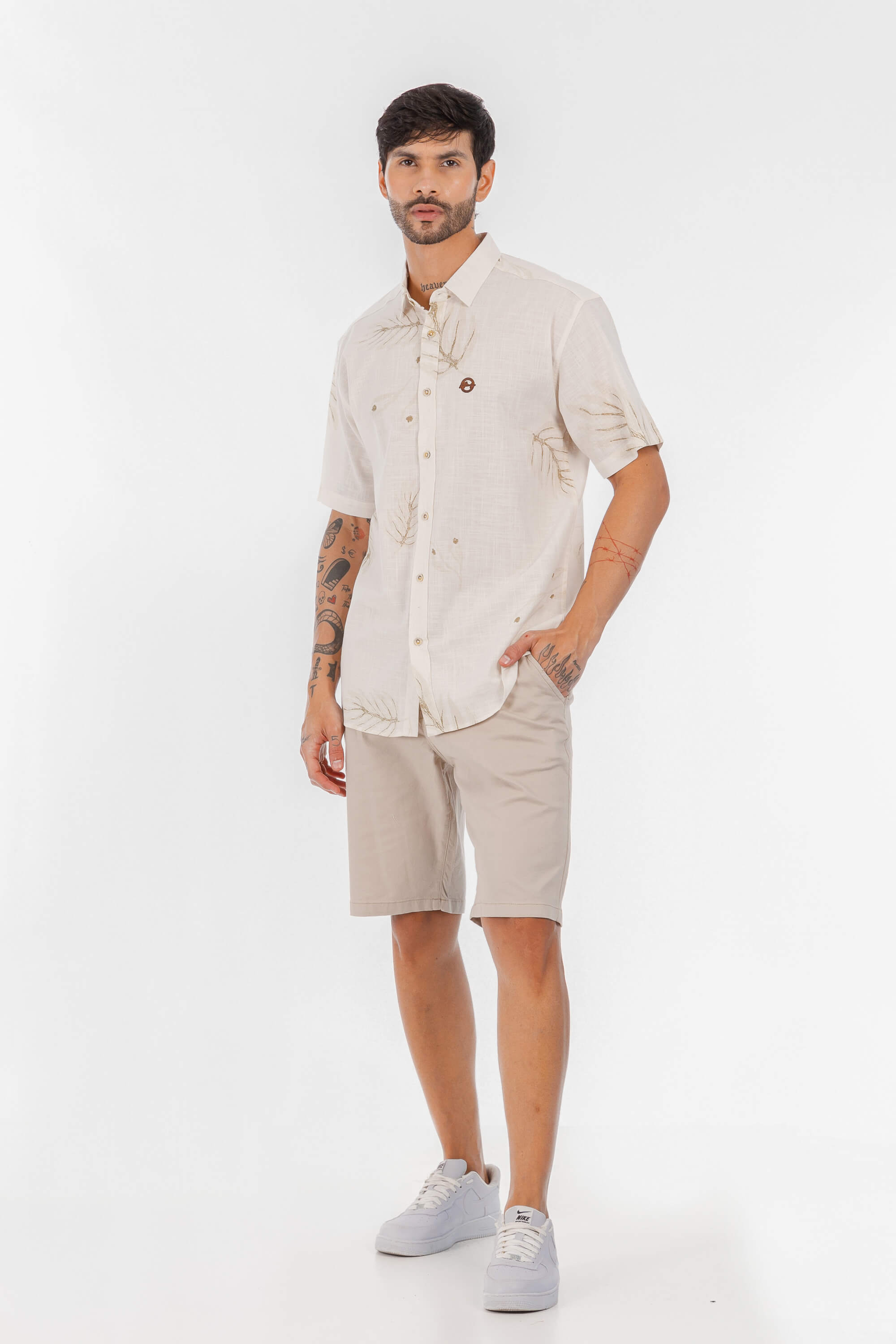 Camisa de Botão – Sofisticação e Versatilidade para Qualquer Ocasião