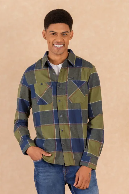Camisa de Flanela – Estilo Rústico com Conforto Térmico
